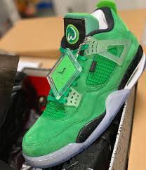 Air Jordan 4 Retro "Wahlburgers"
